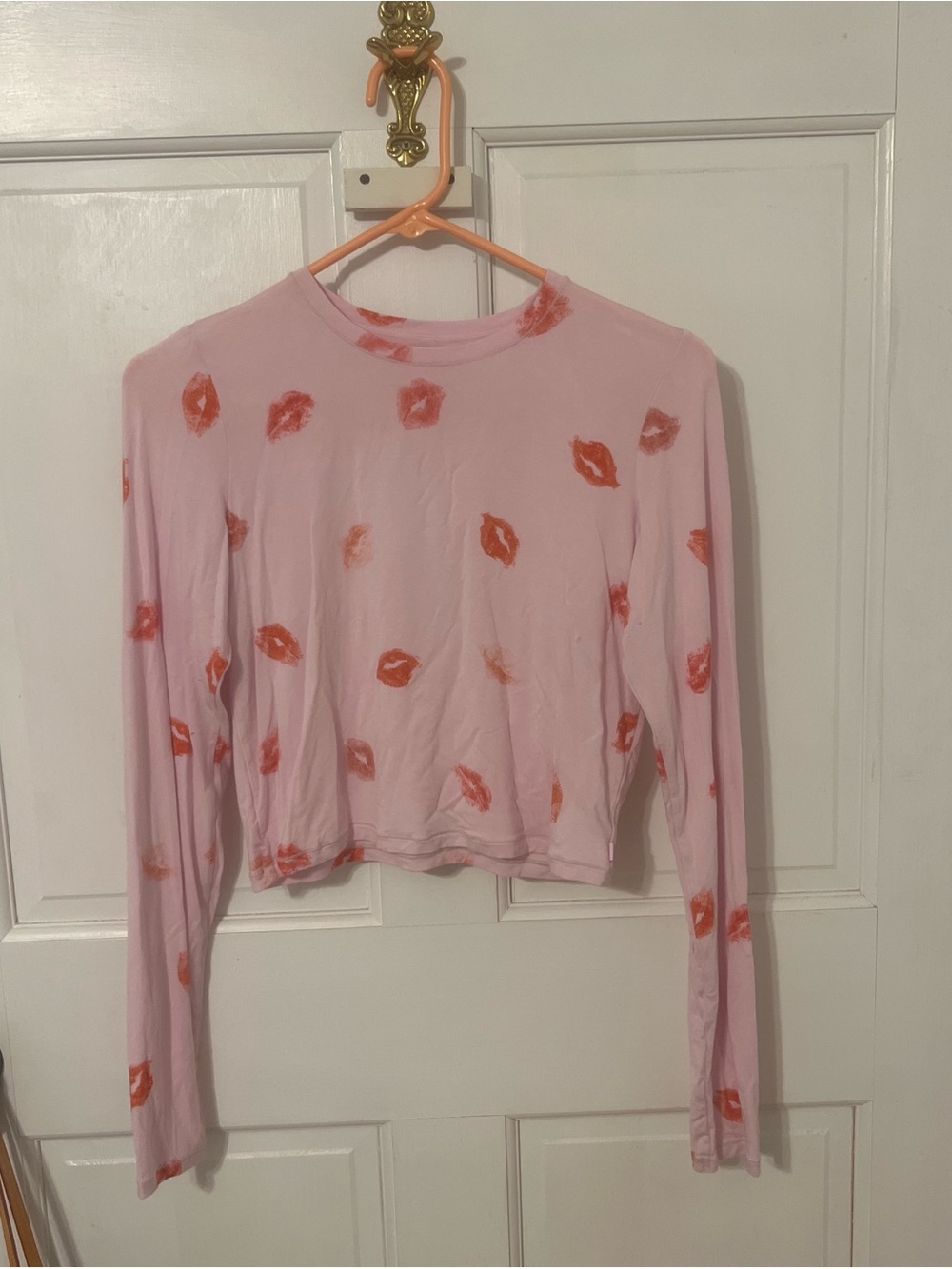 Skims Valentines Day Super Cropped Long Sleeve tee ❤️💋